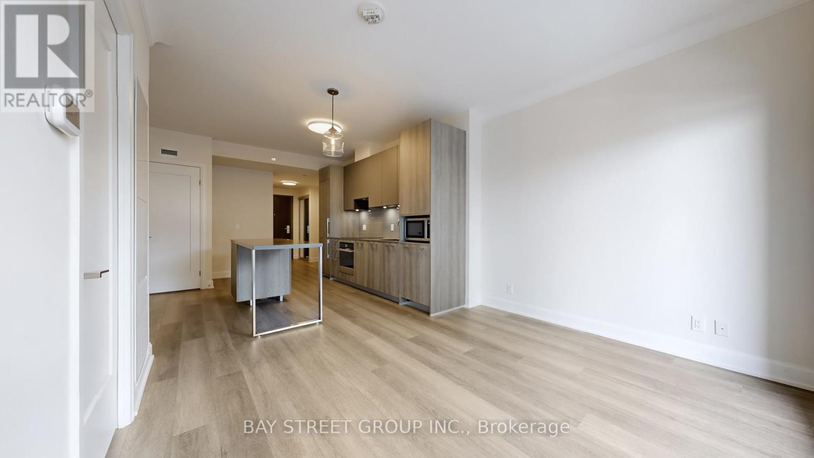 202 - 18 Water Walk Drive, Markham (Unionville), Ontario  L3R 6L5 - Photo 3 - N12885478