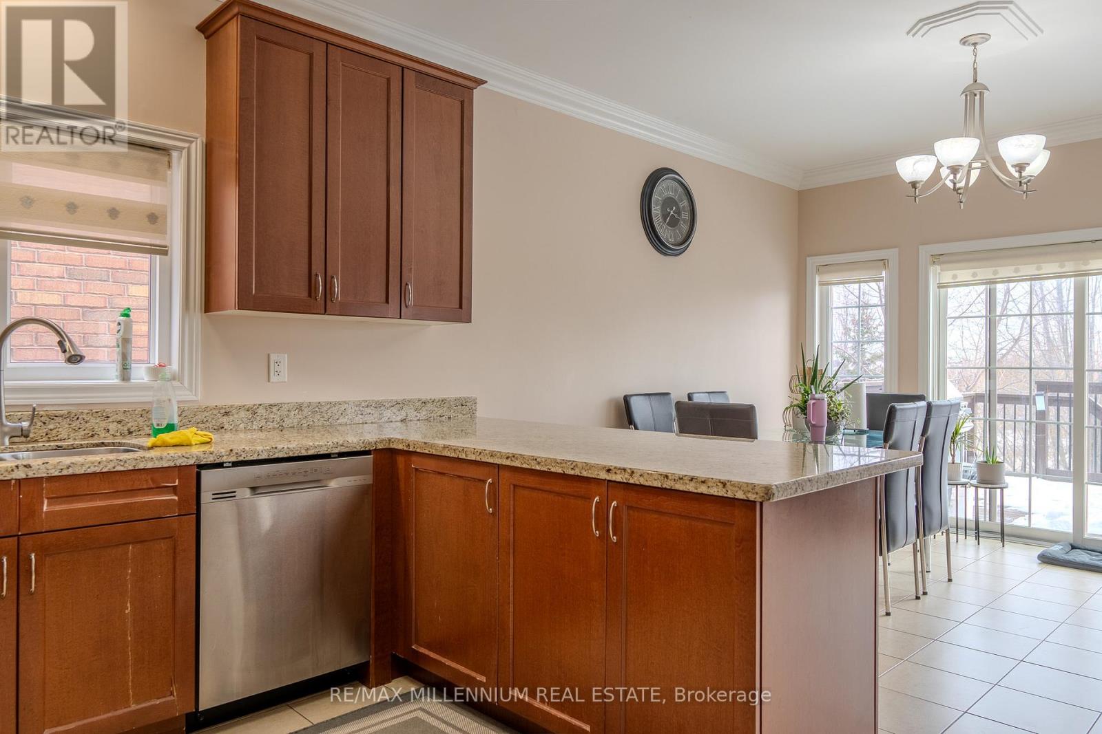 87 Warbler (Main & 2nd Floors) Avenue, Vaughan, Ontario  L6A 0X7 - Photo 11 - N12885510