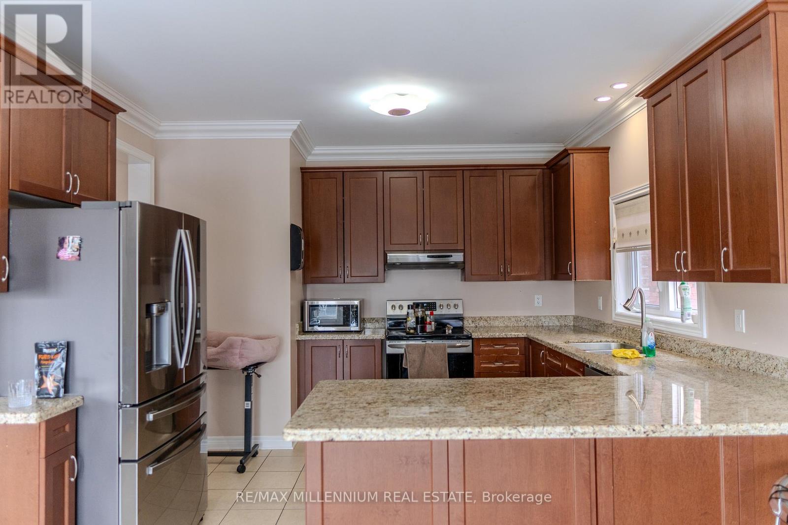 87 Warbler (Main & 2nd Floors) Avenue, Vaughan, Ontario  L6A 0X7 - Photo 13 - N12885510