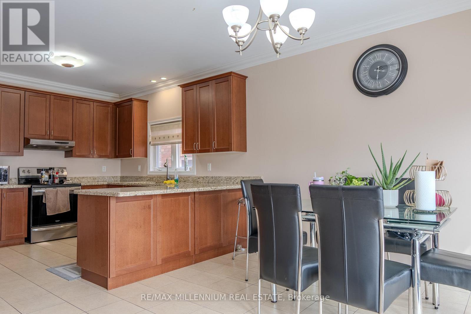 87 Warbler (Main & 2nd Floors) Avenue, Vaughan, Ontario  L6A 0X7 - Photo 15 - N12885510