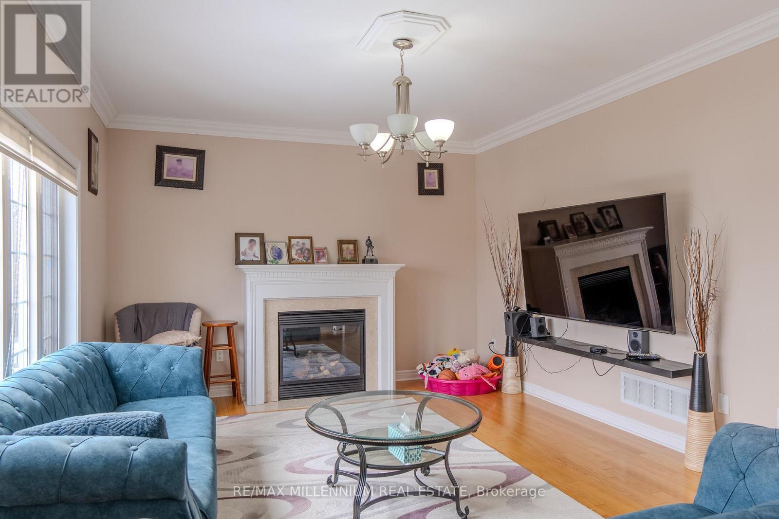 87 Warbler (Main & 2nd Floors) Avenue, Vaughan, Ontario  L6A 0X7 - Photo 19 - N12885510