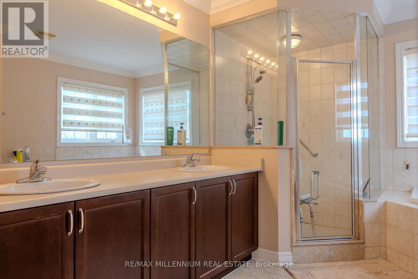 87 Warbler (Main & 2nd Floors) Avenue, Vaughan, Ontario  L6A 0X7 - Photo 21 - N12885510