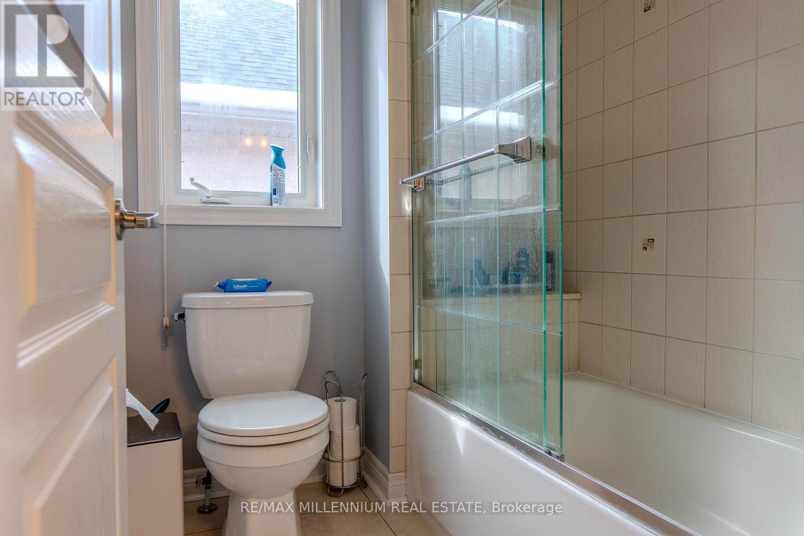 87 Warbler (Main & 2nd Floors) Avenue, Vaughan, Ontario  L6A 0X7 - Photo 25 - N12885510