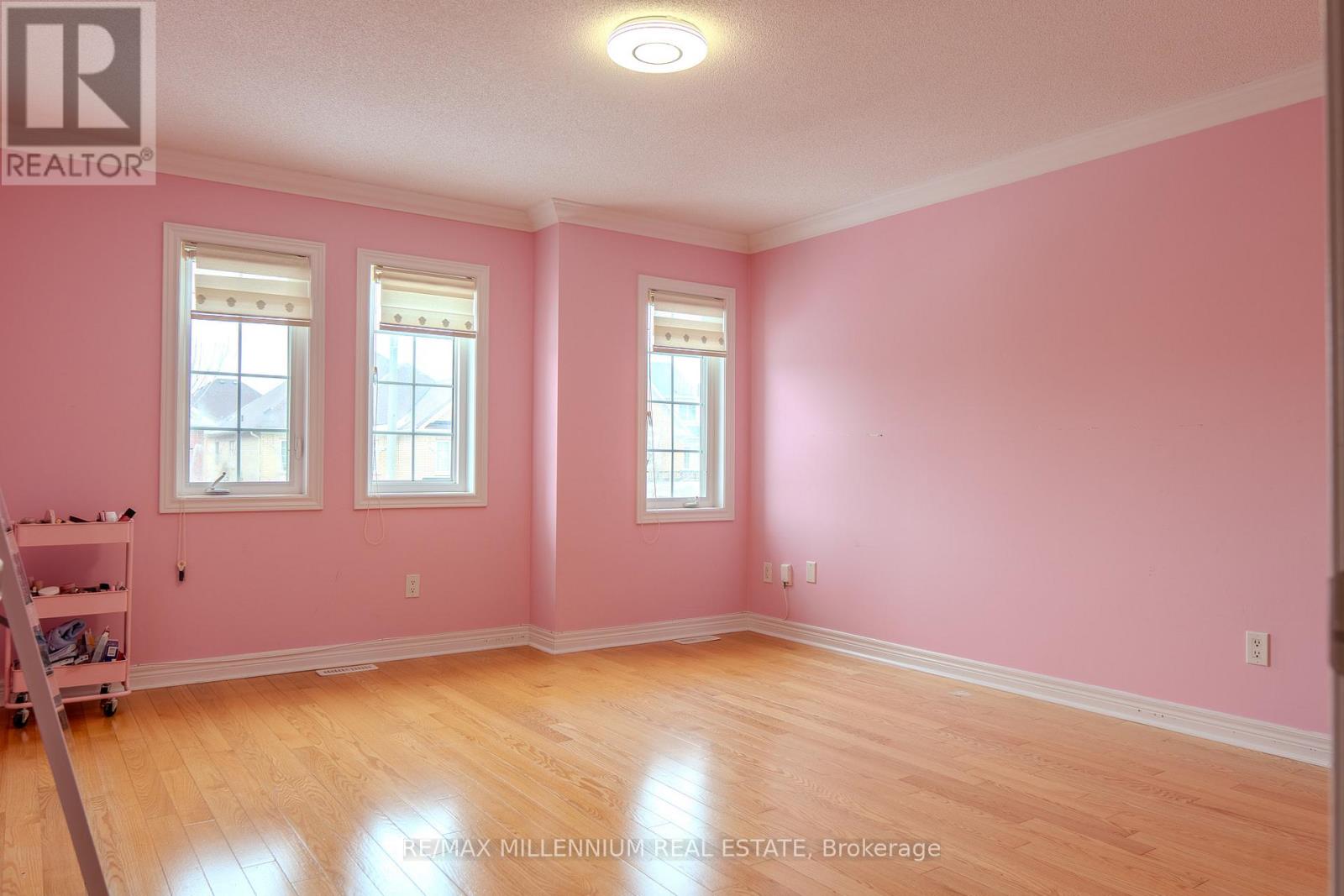 87 Warbler (Main & 2nd Floors) Avenue, Vaughan, Ontario  L6A 0X7 - Photo 33 - N12885510