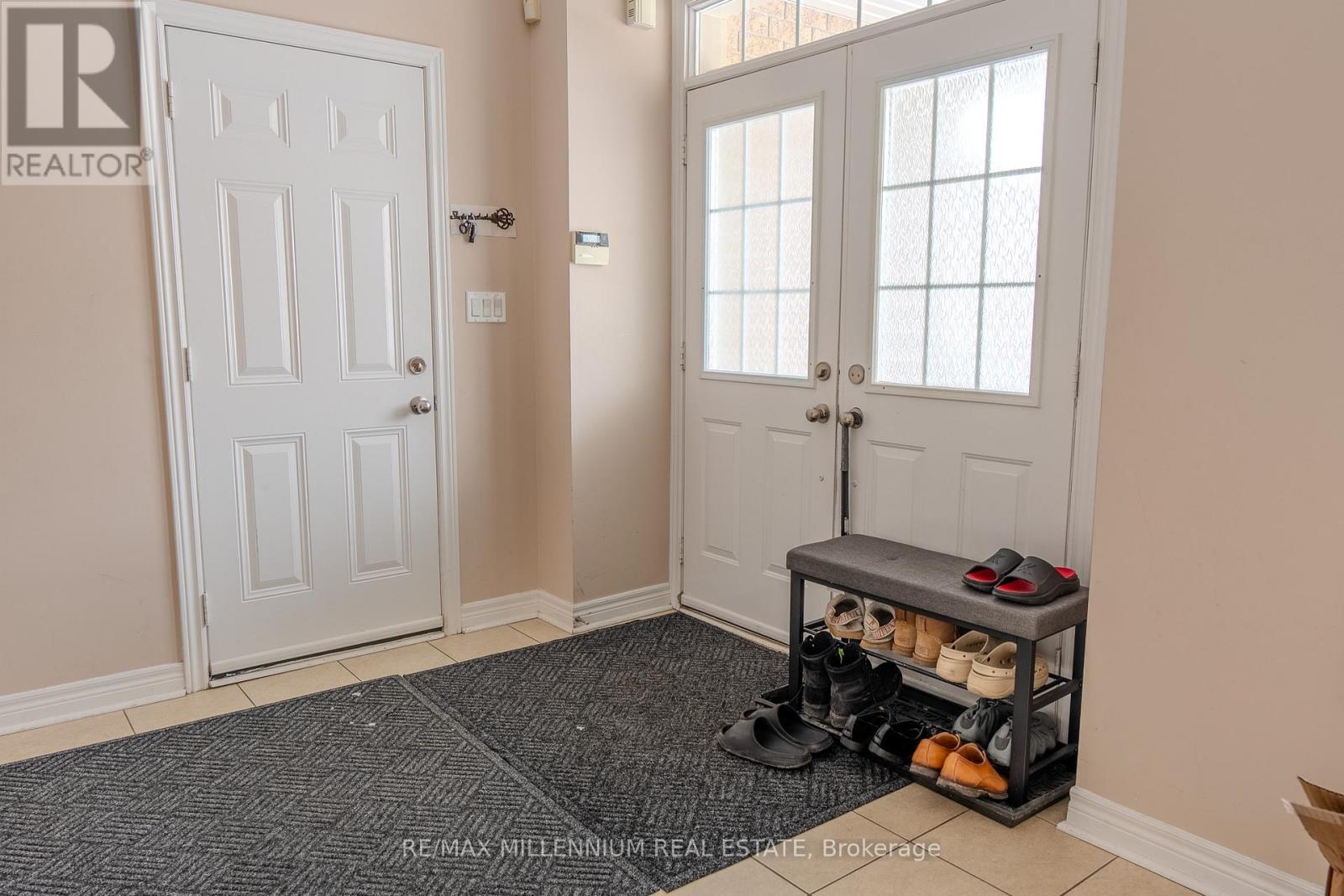 87 Warbler (Main & 2nd Floors) Avenue, Vaughan, Ontario  L6A 0X7 - Photo 5 - N12885510