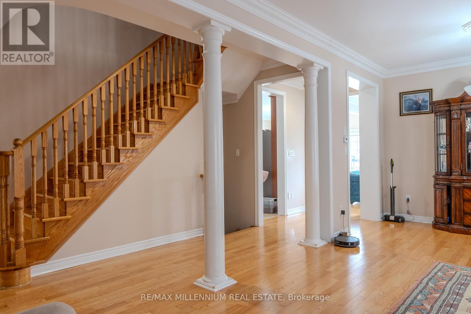 87 Warbler (Main & 2nd Floors) Avenue, Vaughan, Ontario  L6A 0X7 - Photo 9 - N12885510