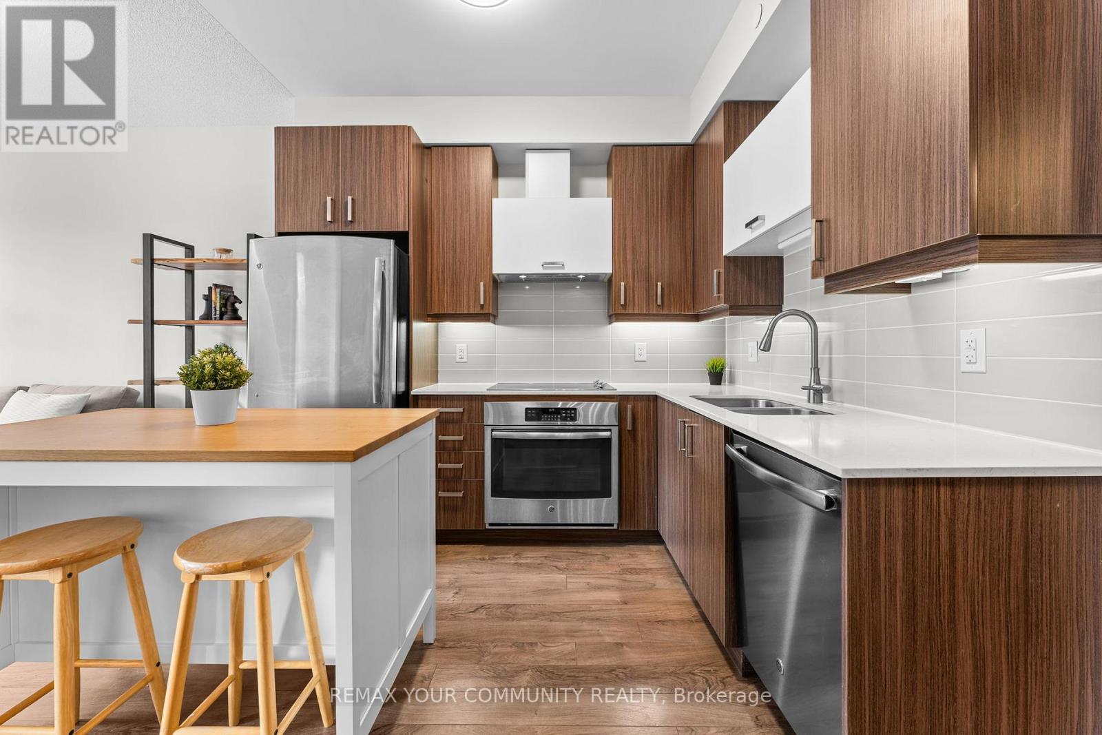 333 - 28 Uptown Drive, Markham (Unionville), Ontario  L3R 5M5 - Photo 3 - N12885522