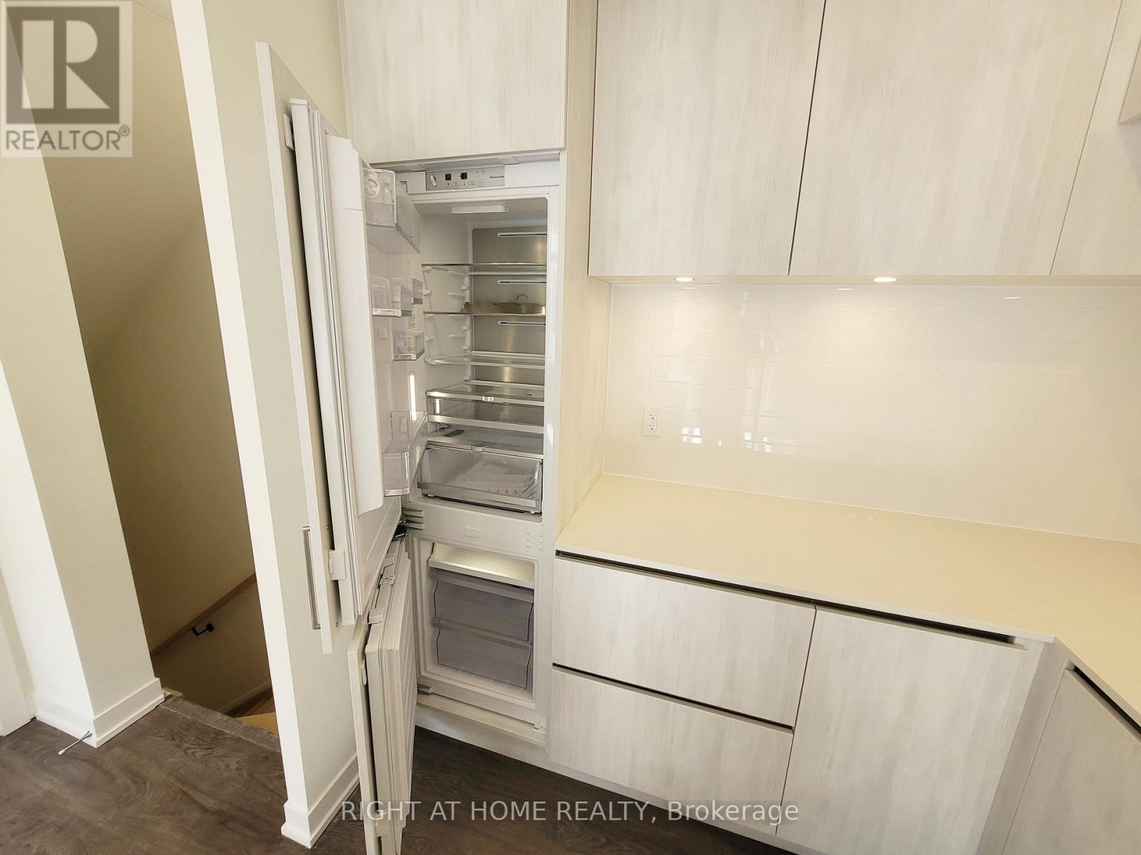 911 - 2 Steckley House Lane, Richmond Hill, Ontario  L4S 0N4 - Photo 10 - N12885530