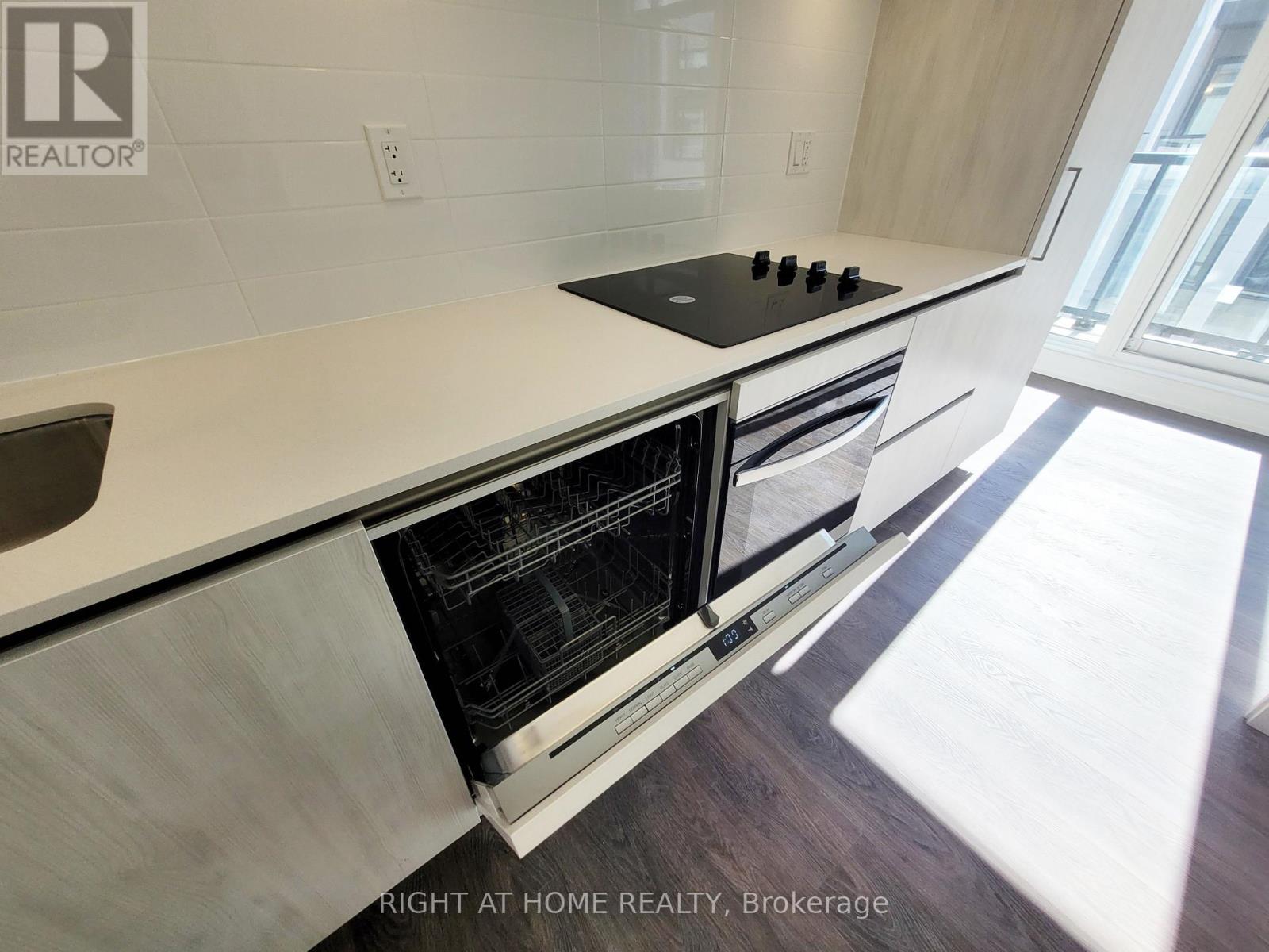 911 - 2 Steckley House Lane, Richmond Hill, Ontario  L4S 0N4 - Photo 11 - N12885530