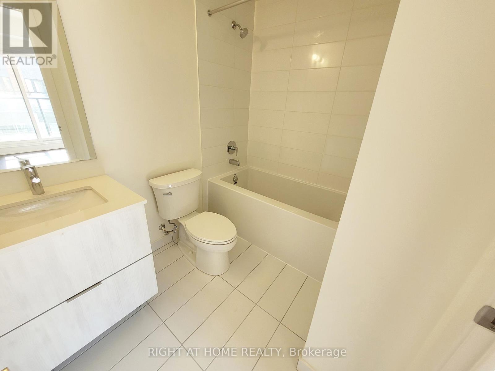 911 - 2 Steckley House Lane, Richmond Hill, Ontario  L4S 0N4 - Photo 17 - N12885530