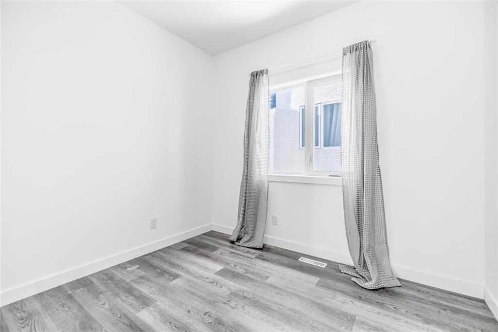 11 Eastfield Court, Winnipeg, Manitoba  R3Y 2H9 - Photo 11 - 202601844