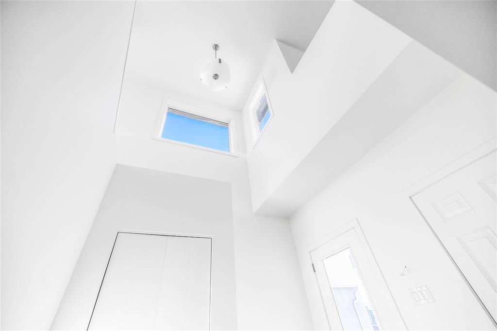 11 Eastfield Court, Winnipeg, Manitoba  R3Y 2H9 - Photo 4 - 202601844