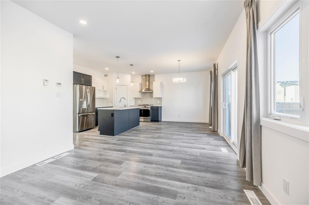 11 Eastfield Court, Winnipeg, Manitoba  R3Y 2H9 - Photo 5 - 202601844