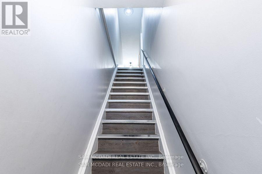 1710 Lakeshore Road W, Mississauga, Ontario  L5J 1J5 - Photo 3 - W12885514