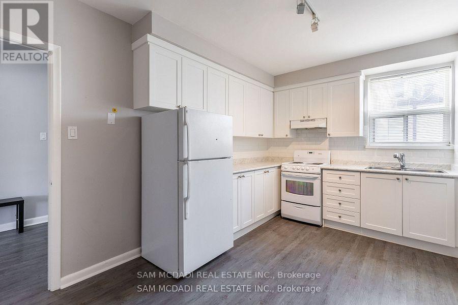 1710 Lakeshore Road W, Mississauga, Ontario  L5J 1J5 - Photo 6 - W12885514