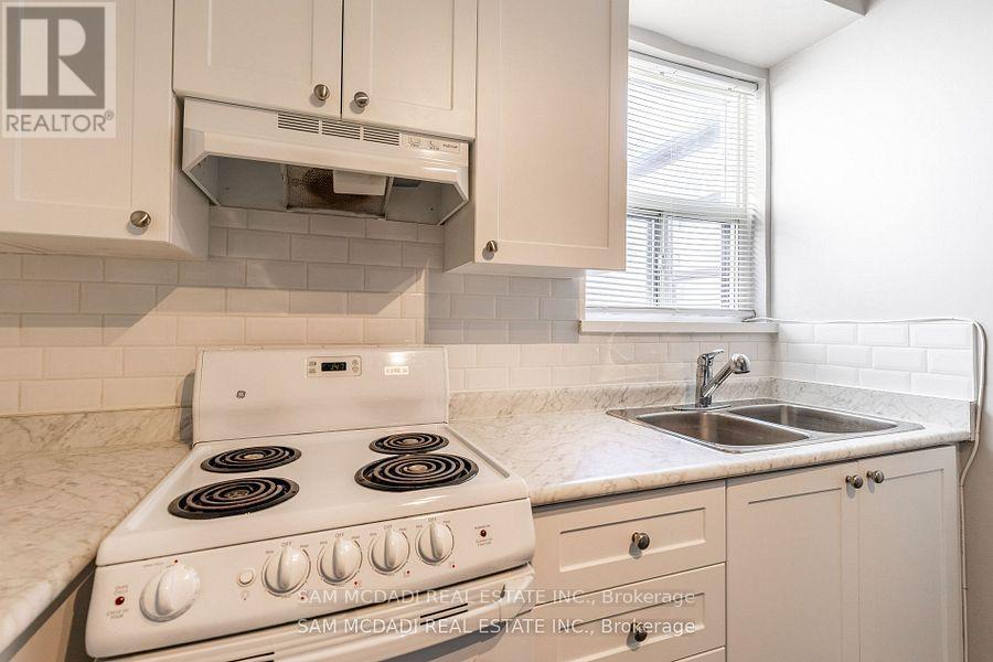 1710 Lakeshore Road W, Mississauga, Ontario  L5J 1J5 - Photo 7 - W12885514