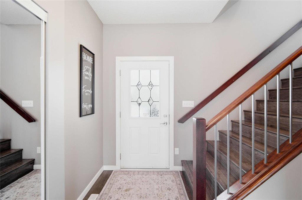 51 Murray Rougeau Crescent, Winnipeg, Manitoba  R2C 5P1 - Photo 2 - 202604650