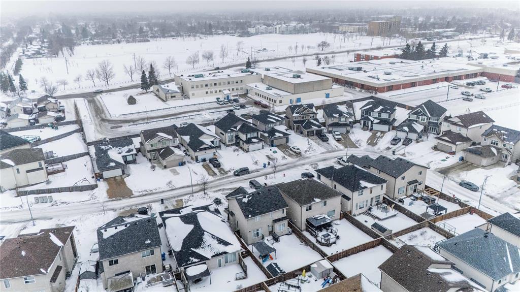 51 Murray Rougeau Crescent, Winnipeg, Manitoba  R2C 5P1 - Photo 43 - 202604650