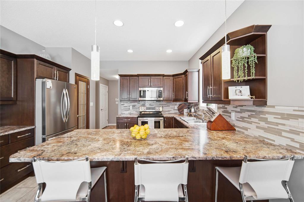 51 Murray Rougeau Crescent, Winnipeg, Manitoba  R2C 5P1 - Photo 8 - 202604650