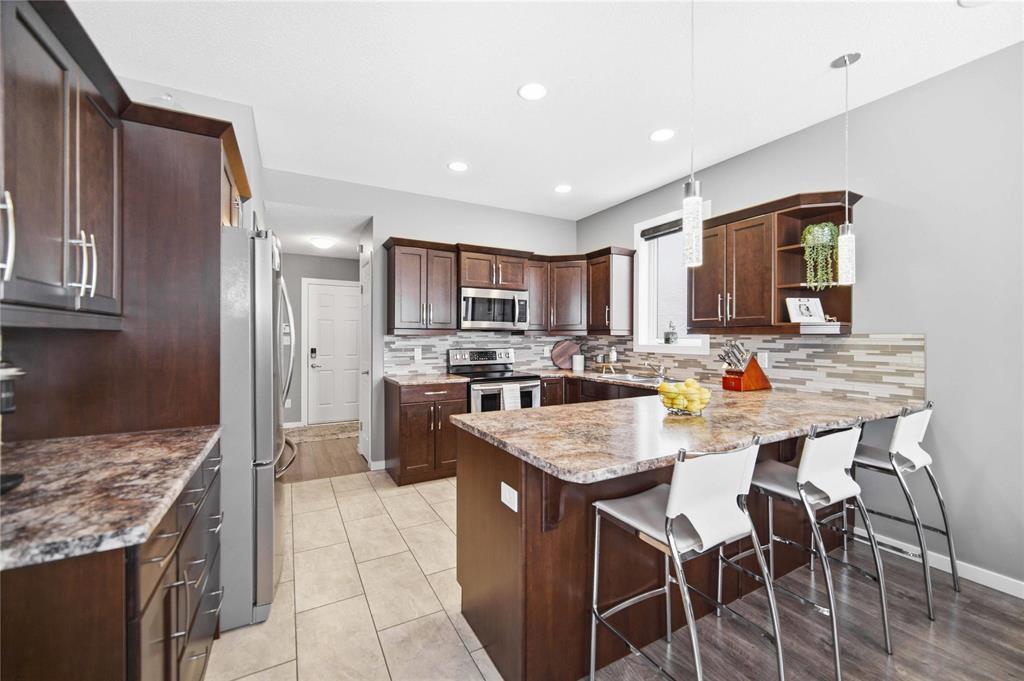 51 Murray Rougeau Crescent, Winnipeg, Manitoba  R2C 5P1 - Photo 9 - 202604650