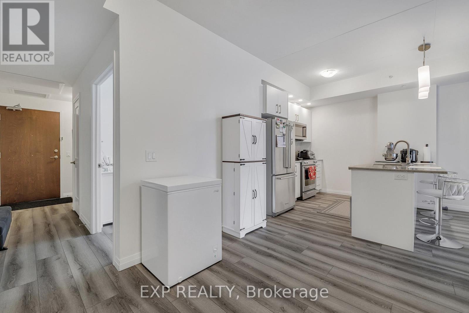 201 - 108 Garment Street, Kitchener, Ontario  N2G 0E2 - Photo 5 - X12885470