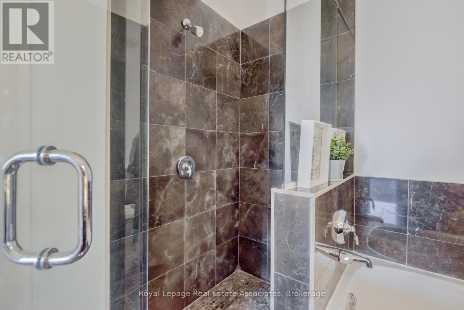 201 - 223 Erb Street W, Waterloo, Ontario  N2L 0B3 - Photo 21 - X12885548