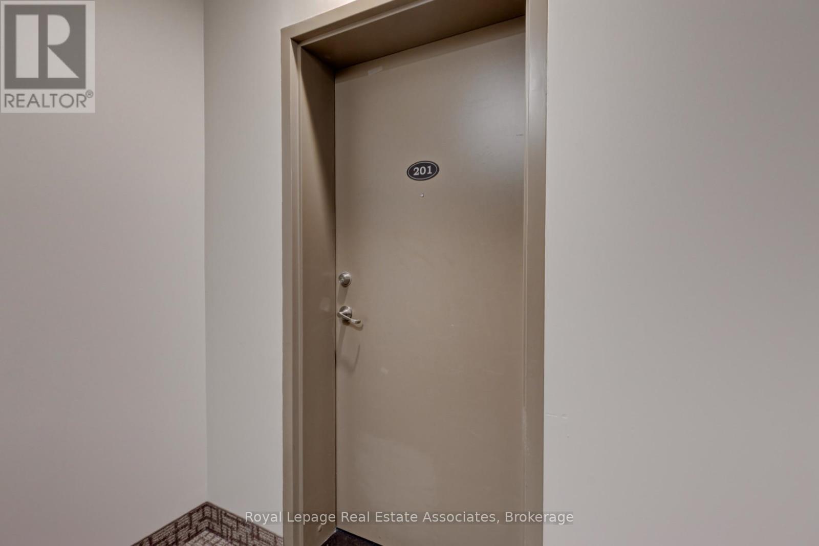 201 - 223 Erb Street W, Waterloo, Ontario  N2L 0B3 - Photo 5 - X12885548