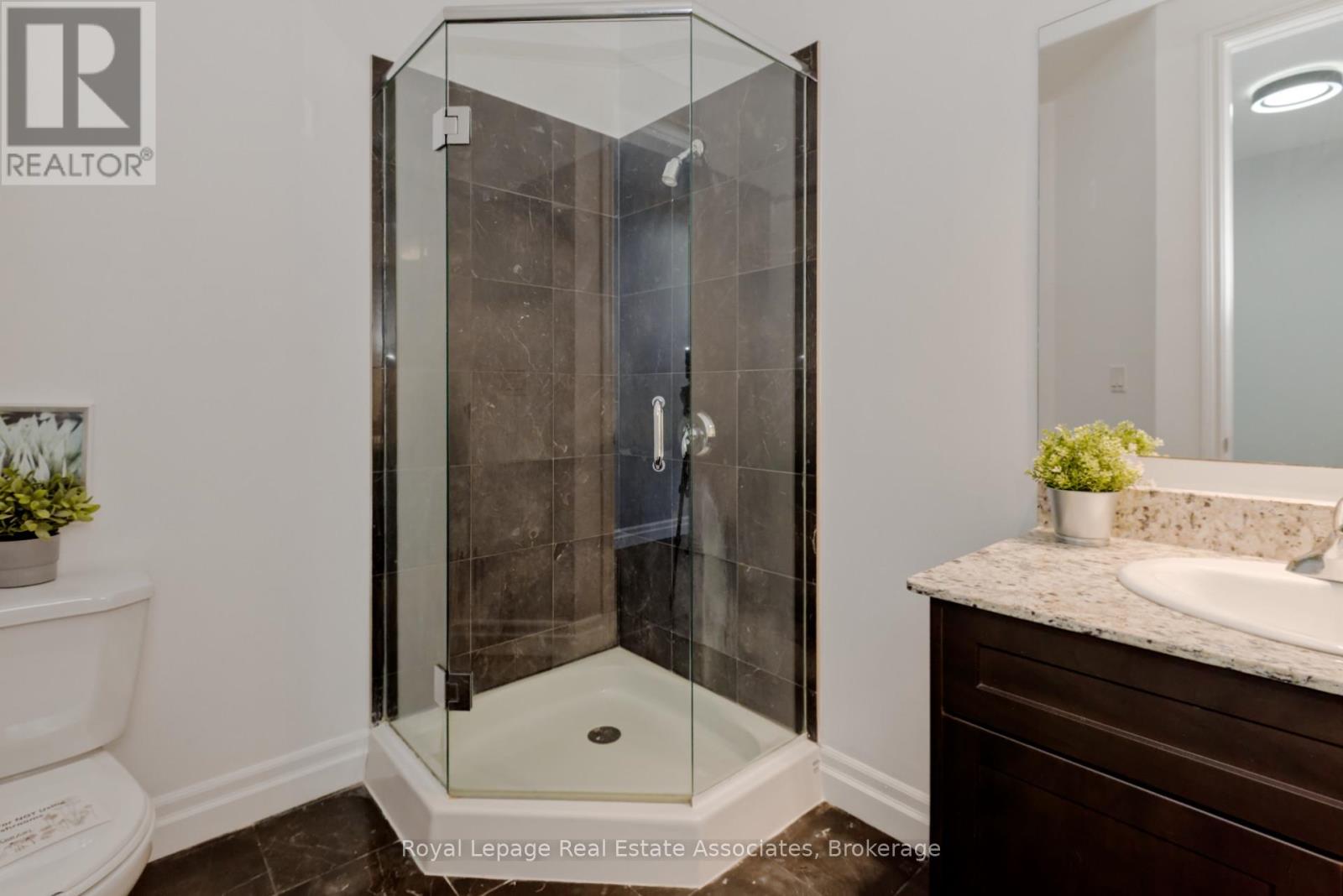 201 - 223 Erb Street W, Waterloo, Ontario  N2L 0B3 - Photo 6 - X12885548