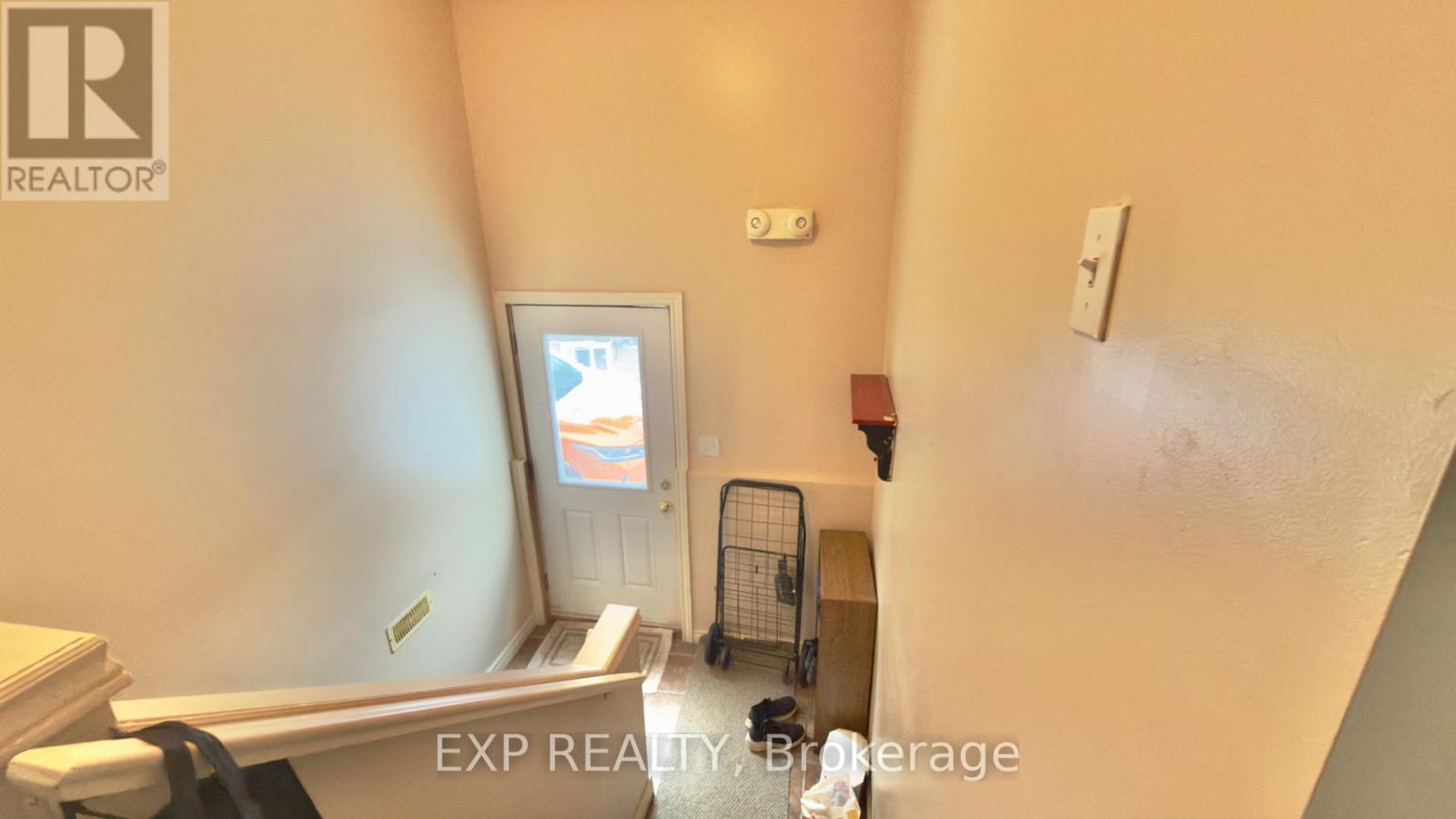 B - 16 Marshall Street, Waterloo, Ontario  N2J 2T2 - Photo 10 - X12885550