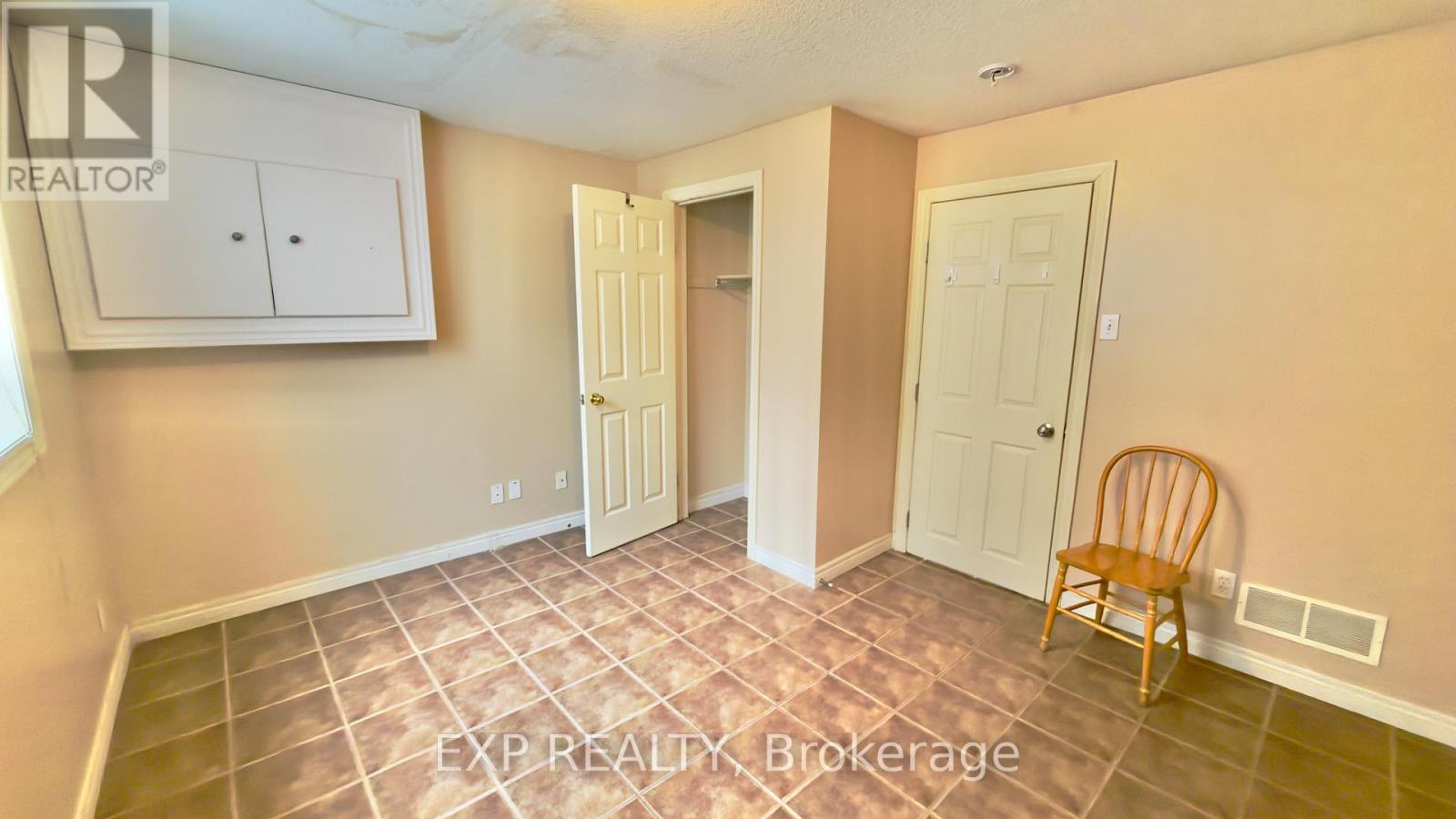 B - 16 Marshall Street, Waterloo, Ontario  N2J 2T2 - Photo 14 - X12885550