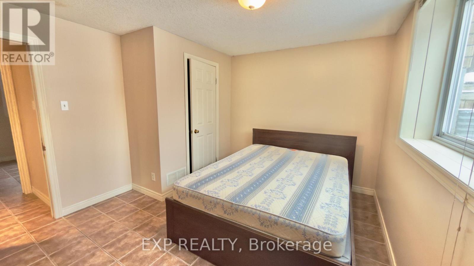 B - 16 Marshall Street, Waterloo, Ontario  N2J 2T2 - Photo 18 - X12885550