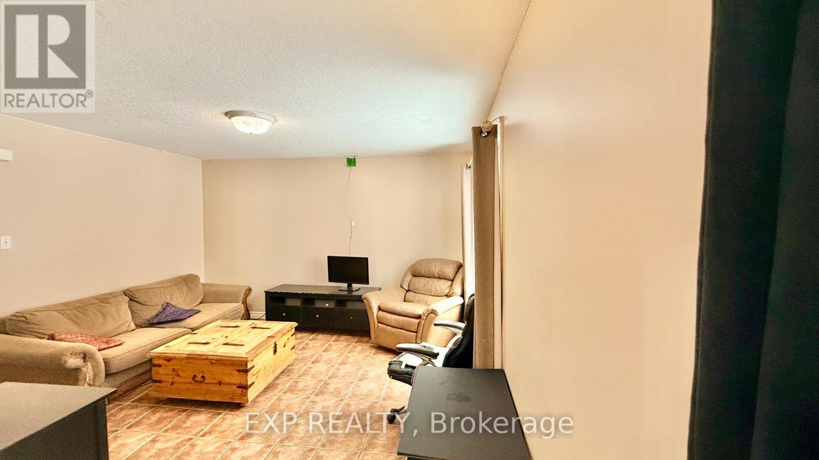 B - 16 Marshall Street, Waterloo, Ontario  N2J 2T2 - Photo 3 - X12885550