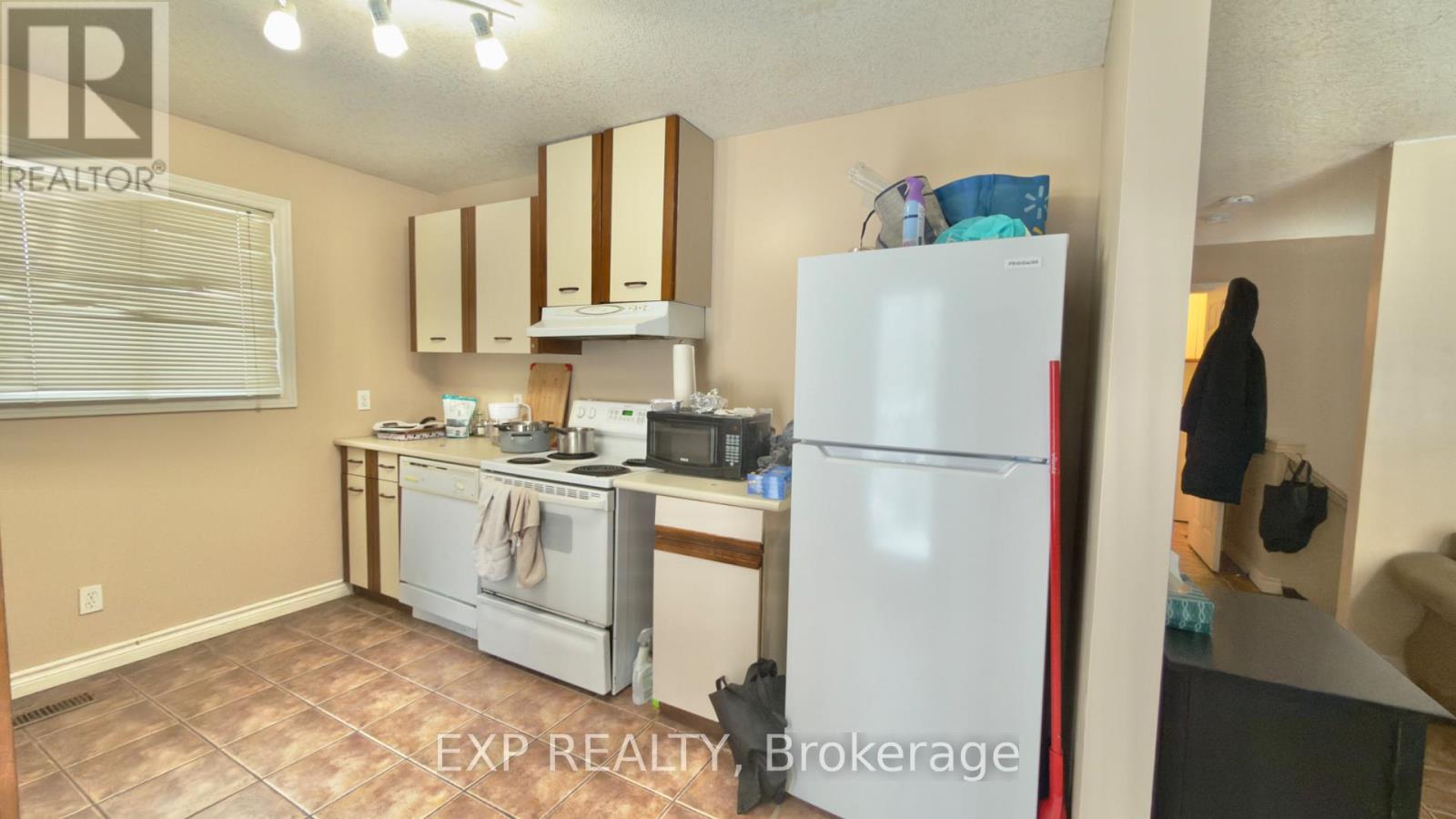 B - 16 Marshall Street, Waterloo, Ontario  N2J 2T2 - Photo 5 - X12885550