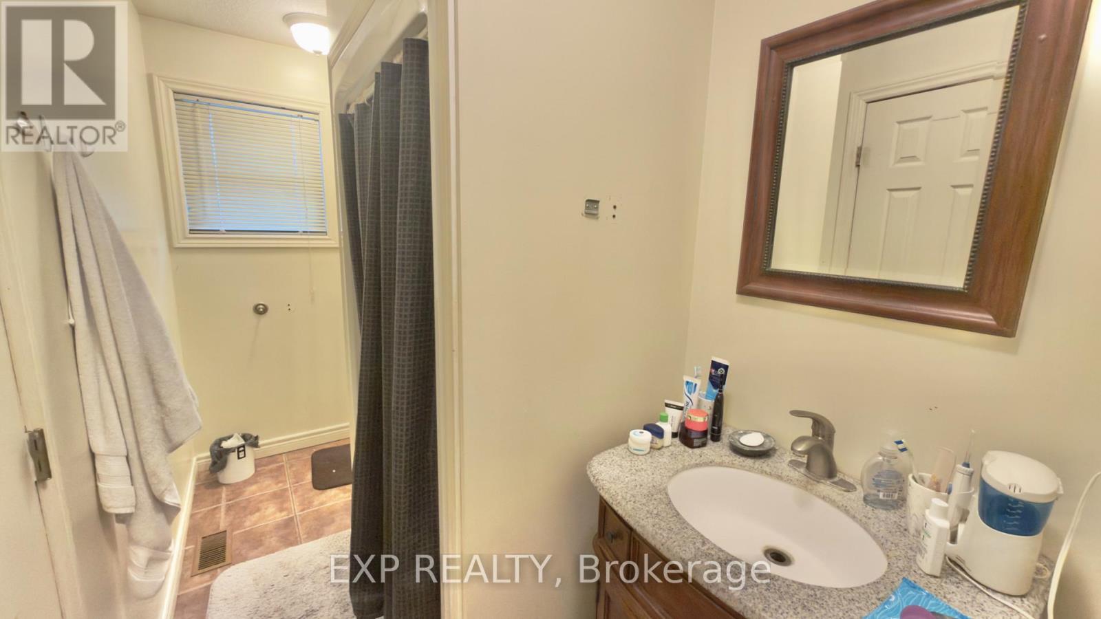 B - 16 Marshall Street, Waterloo, Ontario  N2J 2T2 - Photo 8 - X12885550