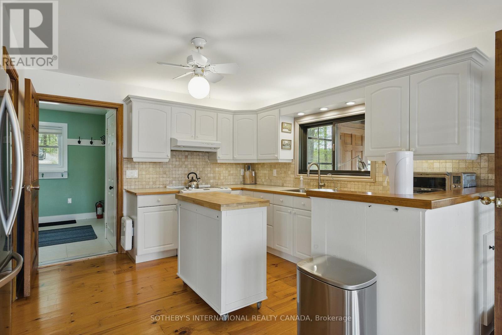 1074 Cooks Road, Gravenhurst (Ryde), Ontario  P1P 1R3 - Photo 6 - X12863952