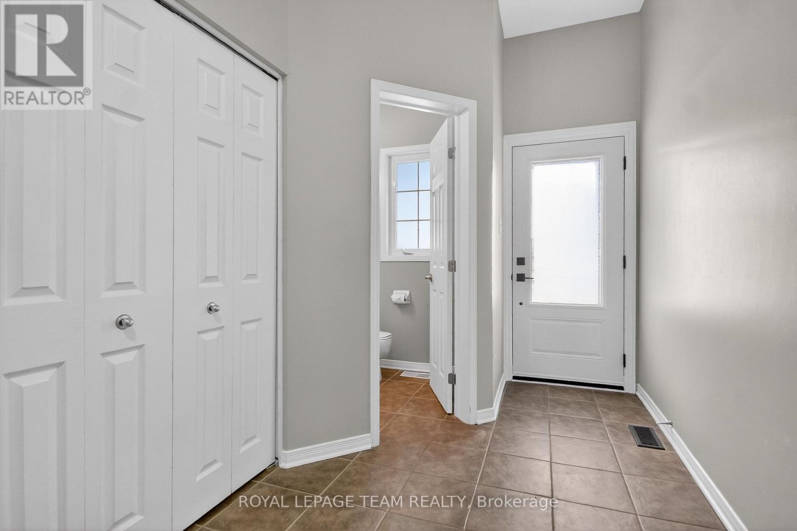 353 Brigitta Street, Ottawa, Ontario  K2S 0H9 - Photo 5 - X12885594