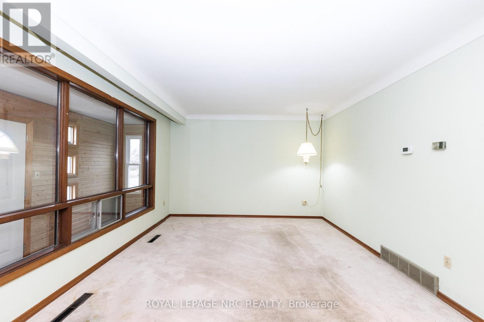 33 Strathmore Crescent, Welland, Ontario  L3B 1B8 - Photo 10 - X12885584