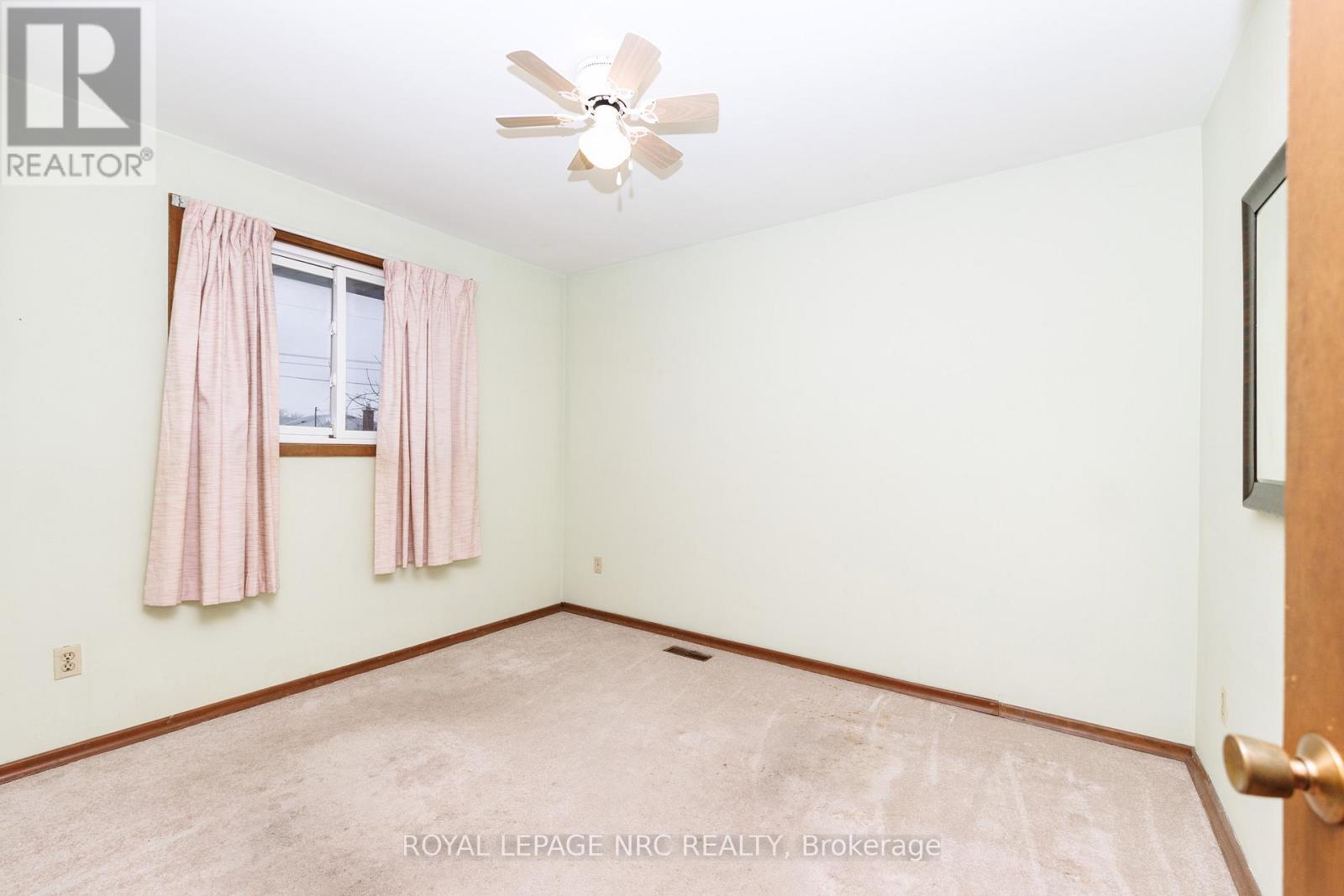 33 Strathmore Crescent, Welland, Ontario  L3B 1B8 - Photo 22 - X12885584