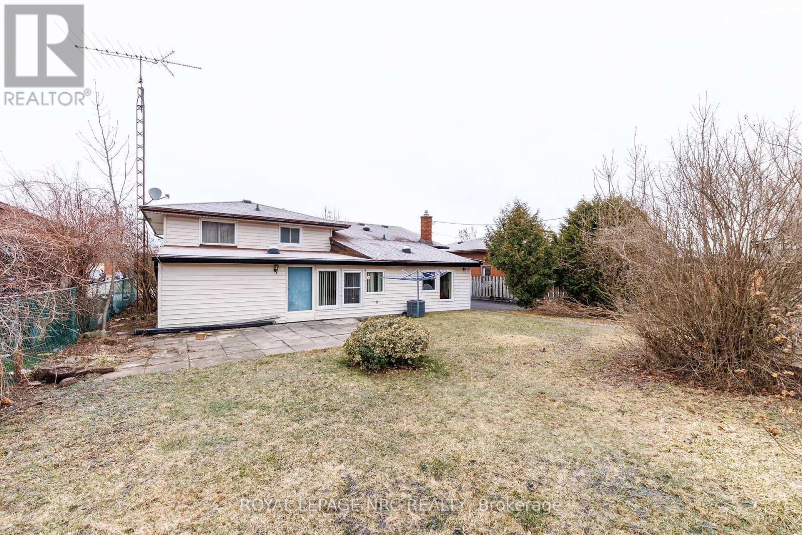 33 Strathmore Crescent, Welland, Ontario  L3B 1B8 - Photo 5 - X12885584