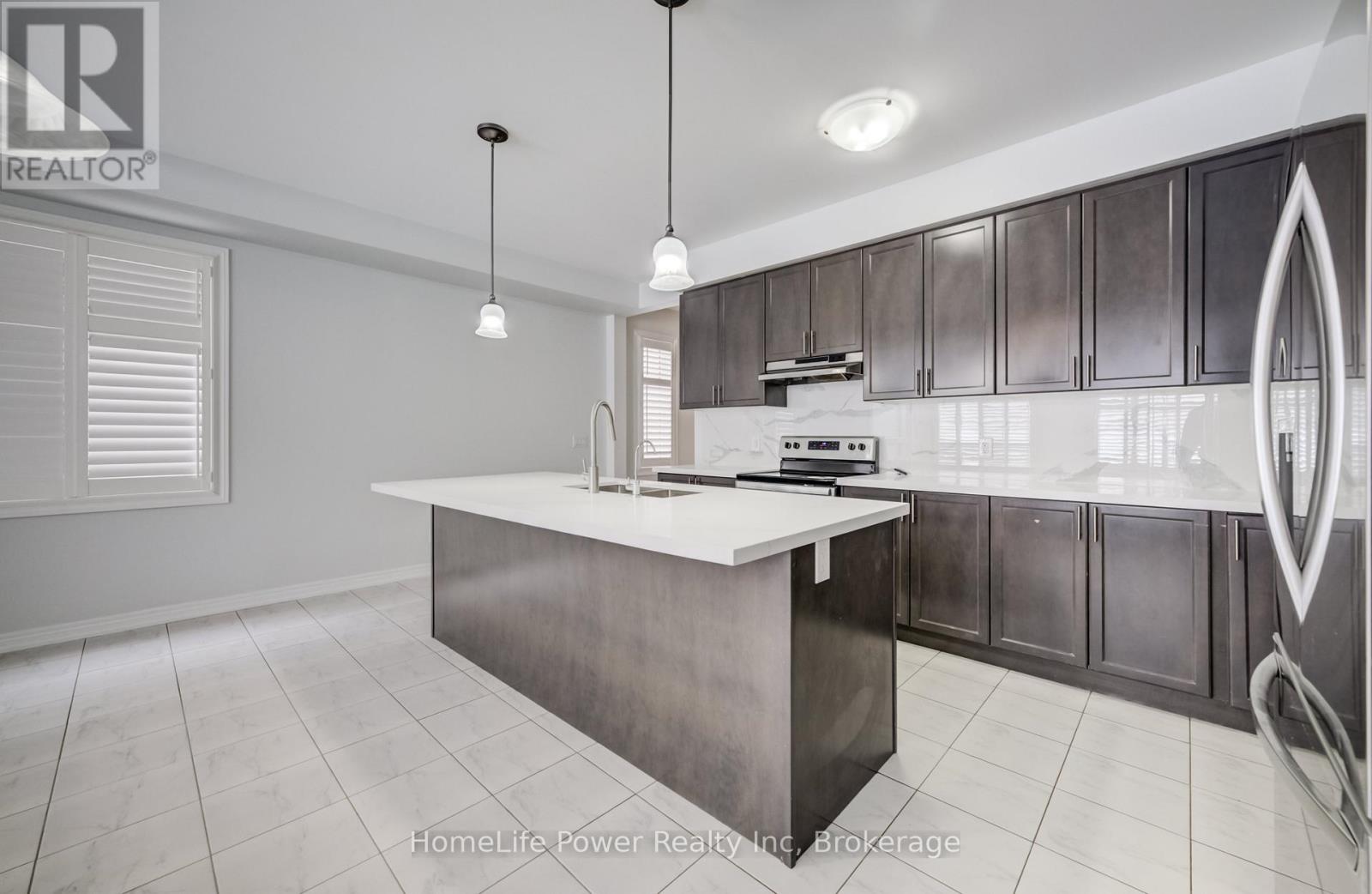 56 Reistwood Drive, Kitchener, Ontario  N2R 0N8 - Photo 11 - X12885592