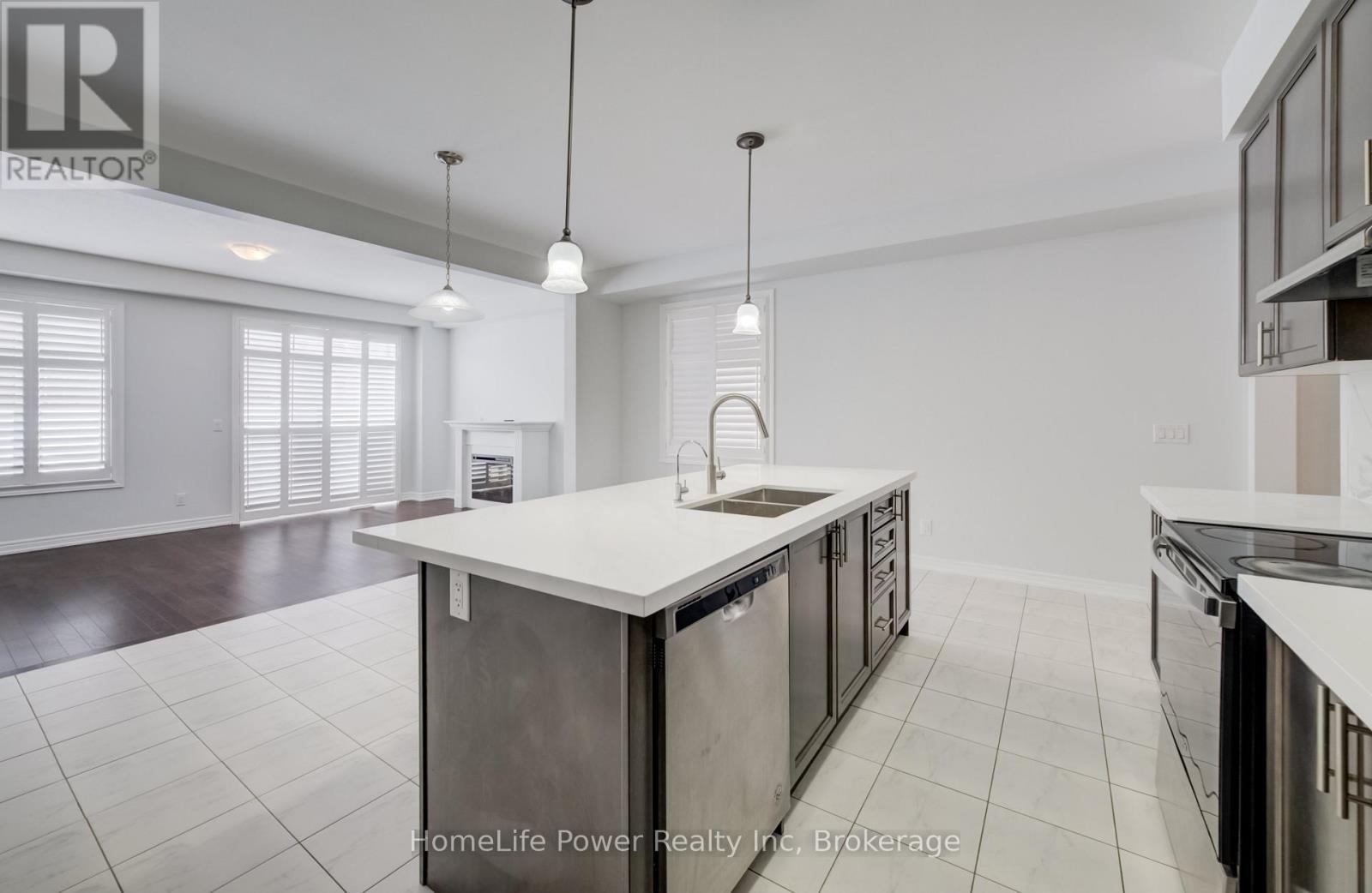 56 Reistwood Drive, Kitchener, Ontario  N2R 0N8 - Photo 12 - X12885592