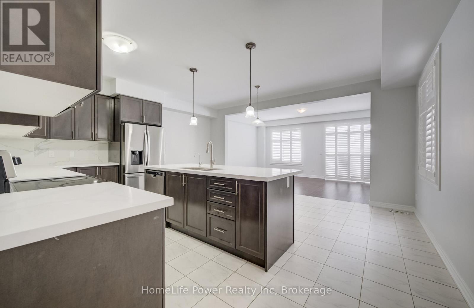 56 Reistwood Drive, Kitchener, Ontario  N2R 0N8 - Photo 6 - X12885592