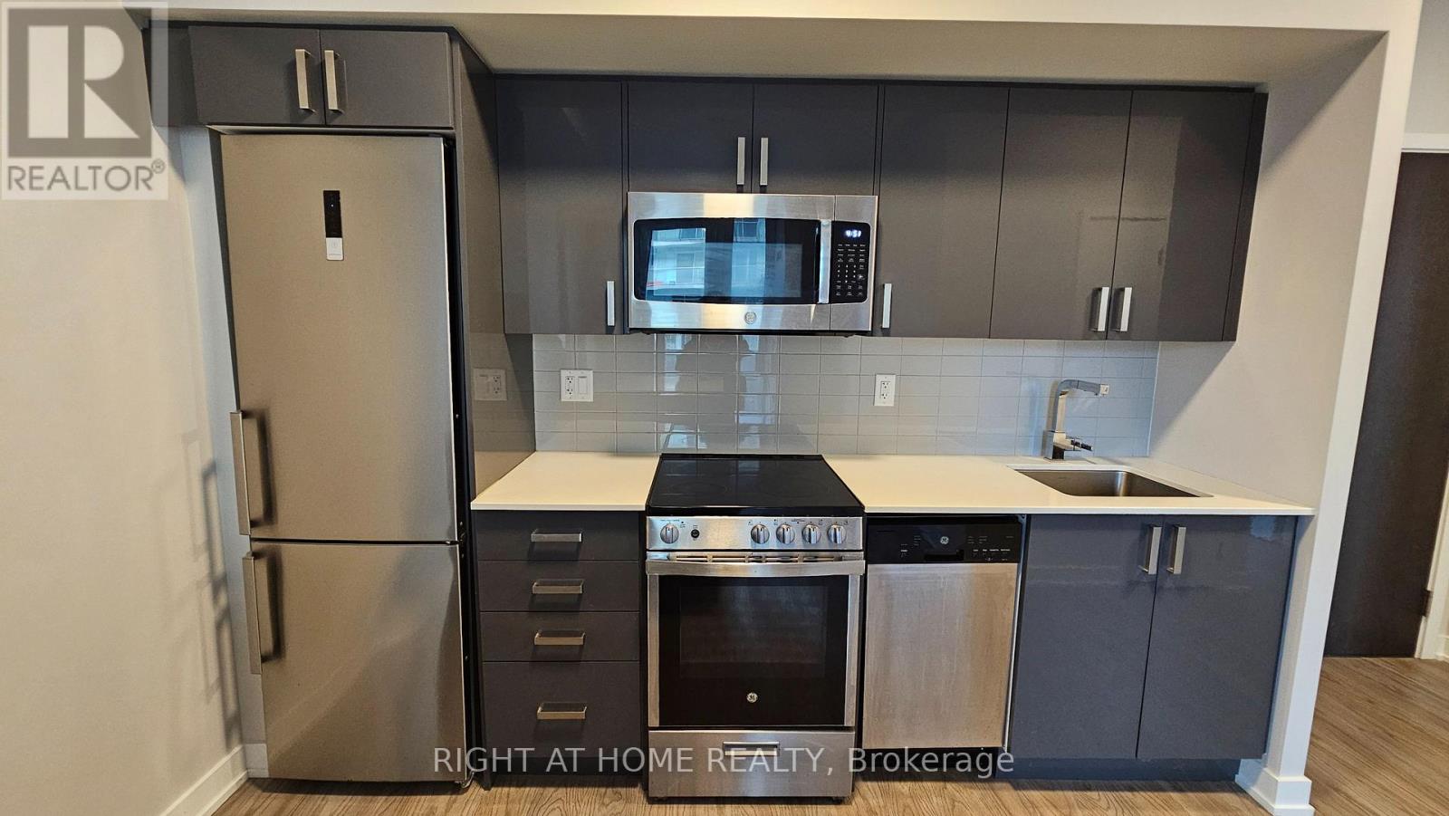 728 - 38 Monte Kwinter Court, Toronto, Ontario M3H 0E2 - Photo 4 - C12885574