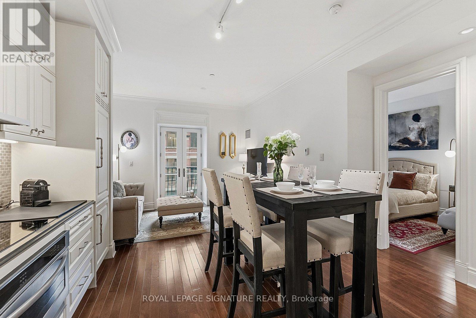 339 - 22 LEADER LANE, Toronto, Ontario