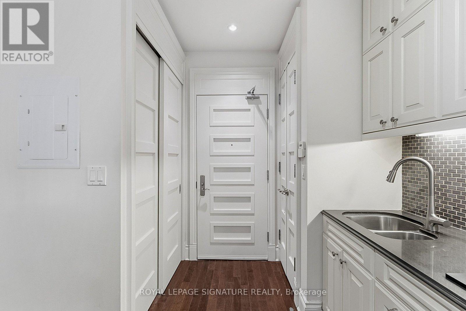 339 - 22 Leader Lane, Toronto, Ontario  M5E 0B2 - Photo 4 - C12885606