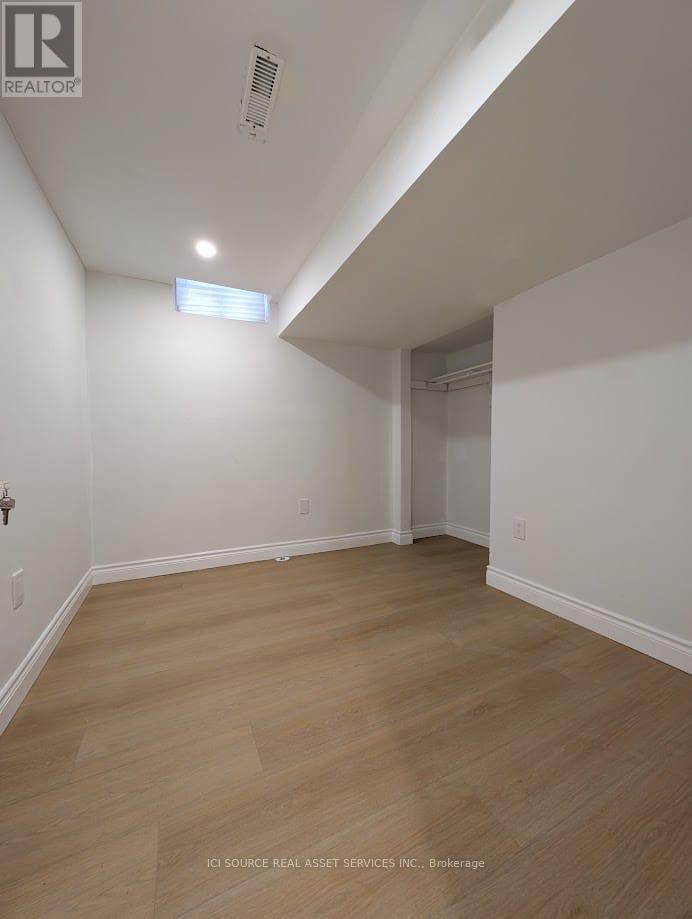 Lower - 31 Pietro Drive, Vaughan (Vellore Village), Ontario  L6A 3K5 - Photo 11 - N12885610