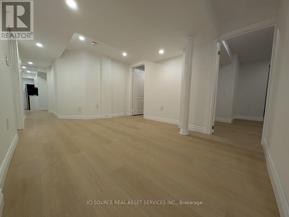 Lower - 31 Pietro Drive, Vaughan (Vellore Village), Ontario  L6A 3K5 - Photo 5 - N12885610