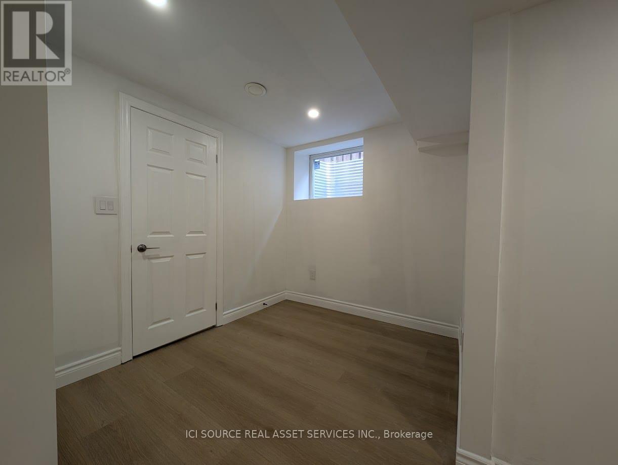 Lower - 31 Pietro Drive, Vaughan (Vellore Village), Ontario  L6A 3K5 - Photo 7 - N12885610