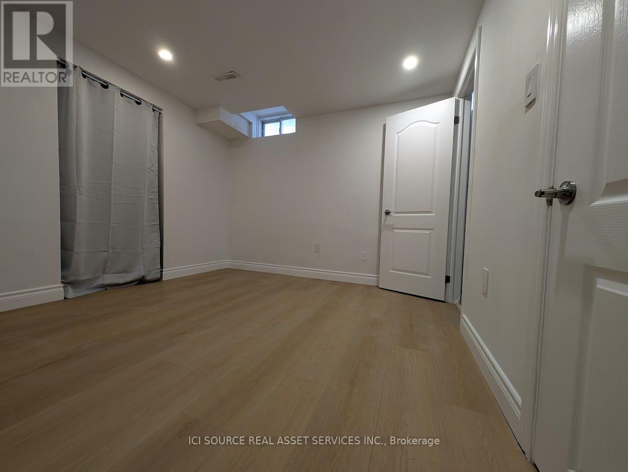 Lower - 31 Pietro Drive, Vaughan (Vellore Village), Ontario  L6A 3K5 - Photo 9 - N12885610