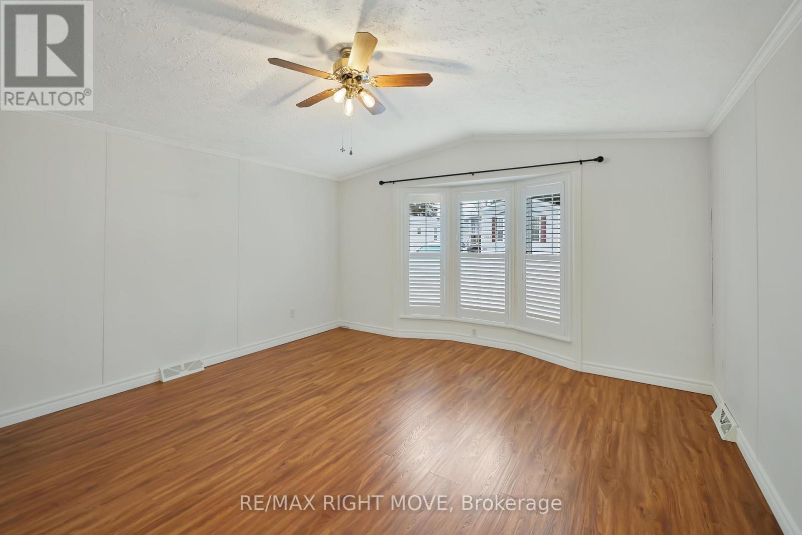 4041 Ash Crescent, Severn, Ontario  L3V 0V1 - Photo 5 - S12885576